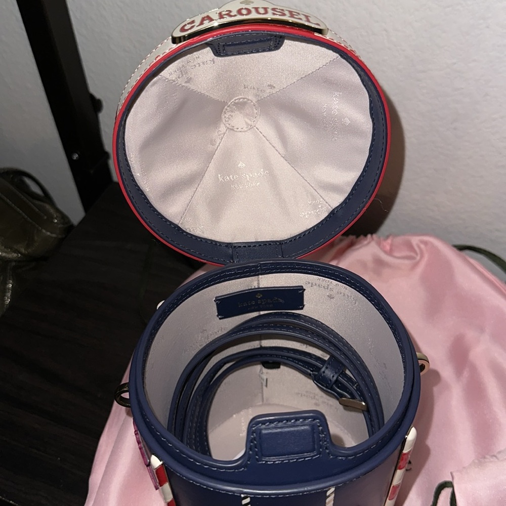 NWT Kate Spade Winter Wonders Carousel 3D Crossbody Bag Novelty Collector &Charm - Picture 4 of 8